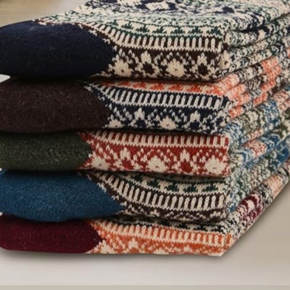 Our wool socks women experience ultra-plush softness - Picture 2 of 2